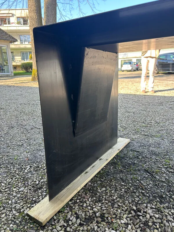 Illustration numéro 3 du produit Table métallique