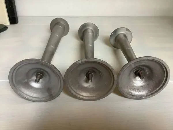 Illustration numéro 3 du produit Trio de bougeoirs asymétriques forme cornet