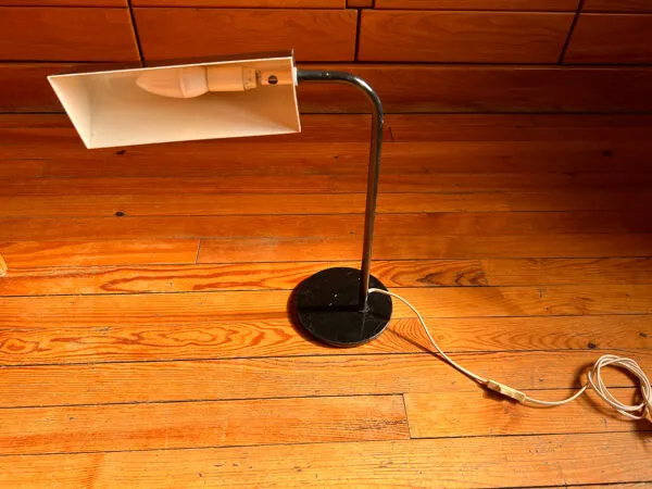 Illustration numéro 3 du produit Lampe de bureau amilux