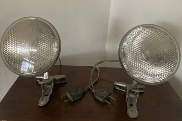 Illustration numéro 3 du produit Paire de lampes industrielles à pince