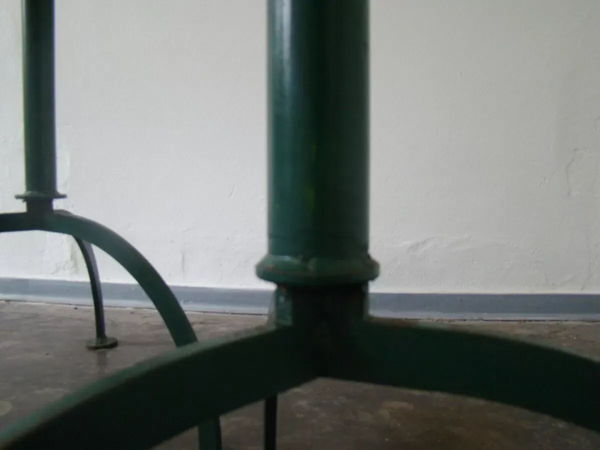 Illustration numéro 3 du produit Ensemble de 3 tabourets industriels