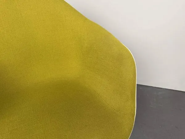 Illustration numéro 3 du produit Le fauteuil Fonda par Charles et Ray Eames pour Vitra, Allemagne, années 1960.
