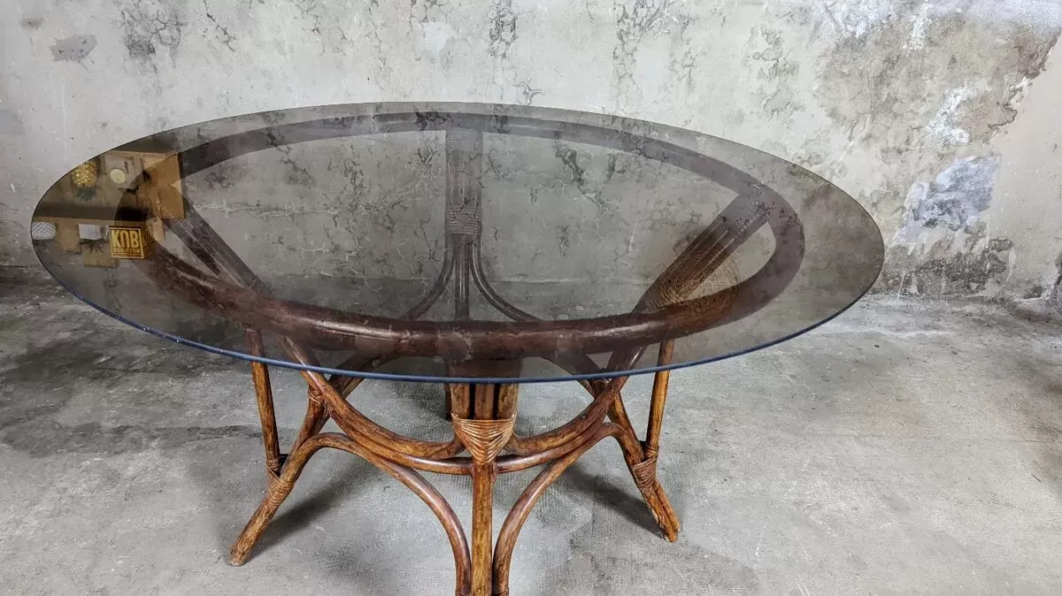 Illustration numéro 3 du produit Table à manger en rotin