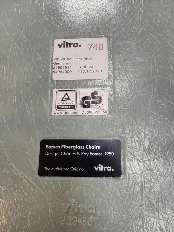 Illustration numéro 3 du produit 3 chaises DAR en fibre de verre Charles & Ray Eames par Vitra