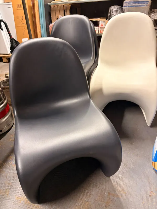 Illustration numéro 3 du produit Chaises vitra panton