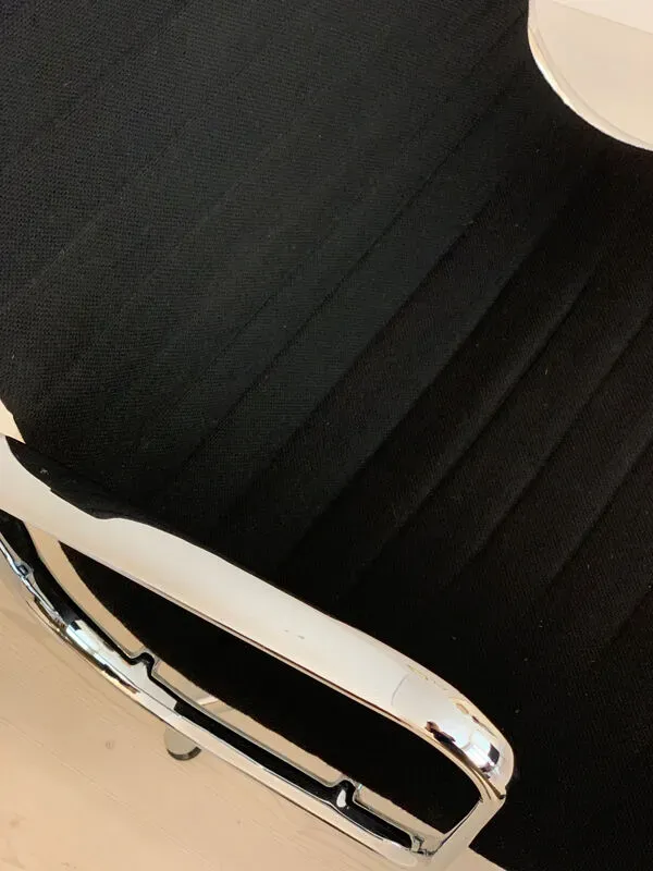 Illustration numéro 3 du produit Fauteuil modèle 107 de Charles & Ray pour Vitra