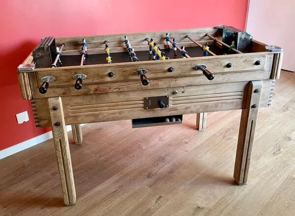 Illustration numéro 3 du produit Rare Baby-foot Chevillotte des années 1930 - Entièrement restauré