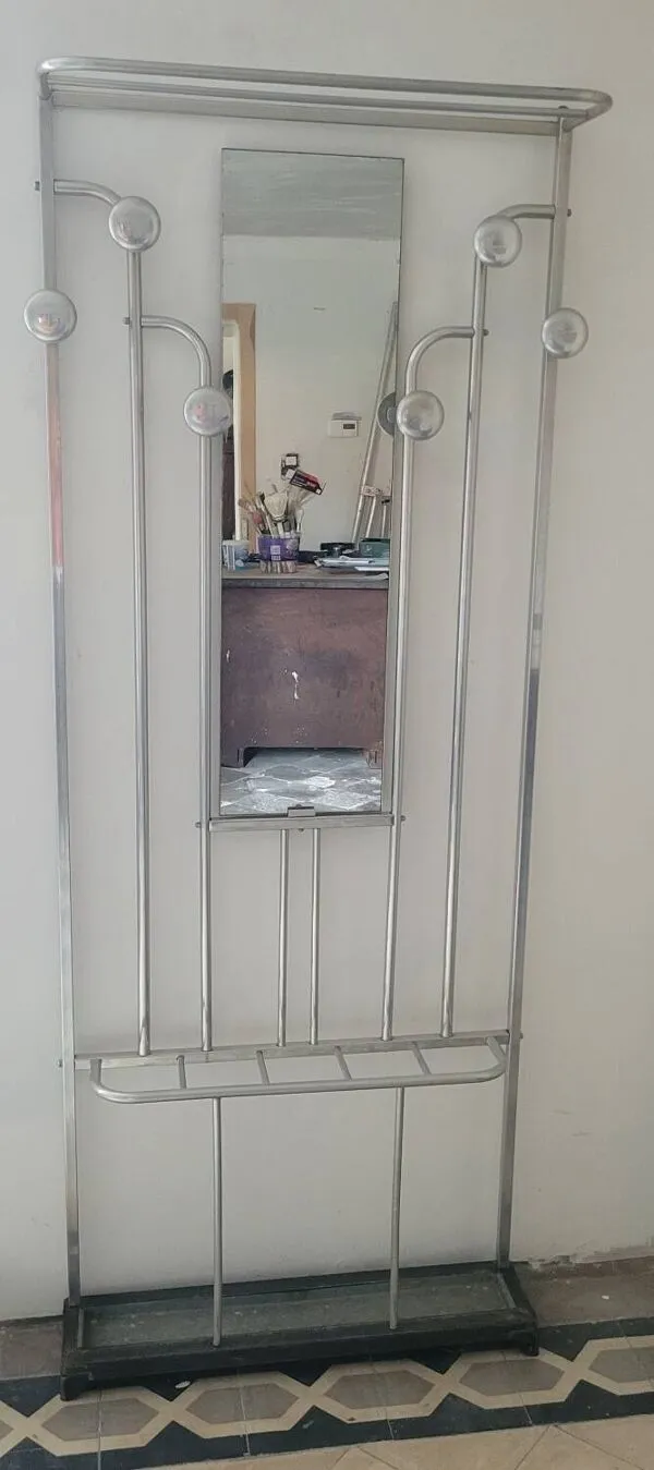 Illustration numéro 3 du produit Vestiaire  Industriel en Aluminium & Fonte – Style ''SNCF'' – 1950