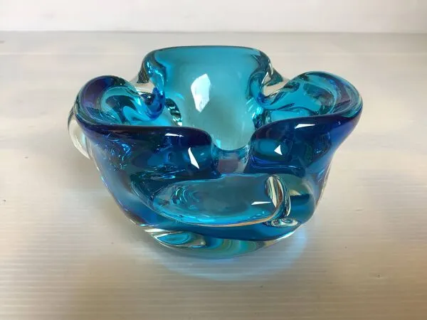 Illustration numéro 3 du produit Vide poche cendrier bleu style Murano