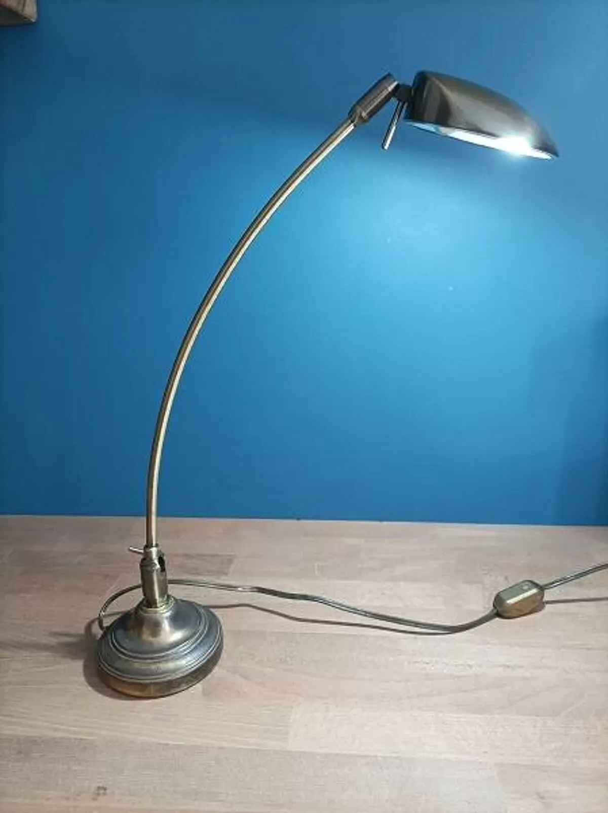 Illustration numéro 3 du produit Lampe de bureau chevet Loft métal doré patiné