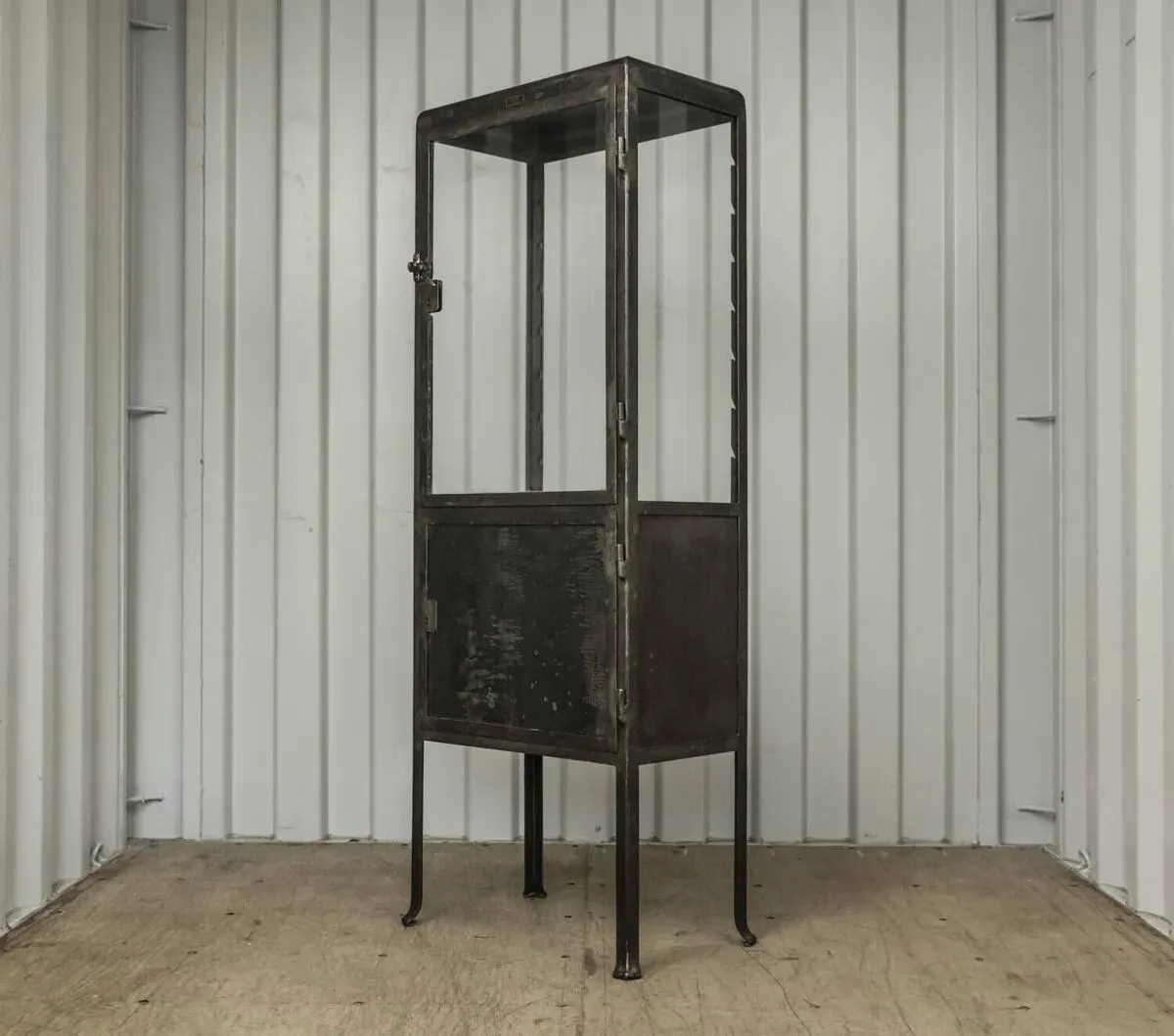 Illustration numéro 3 du produit Cabinet dentiste vintage industrial - armoire metal glass