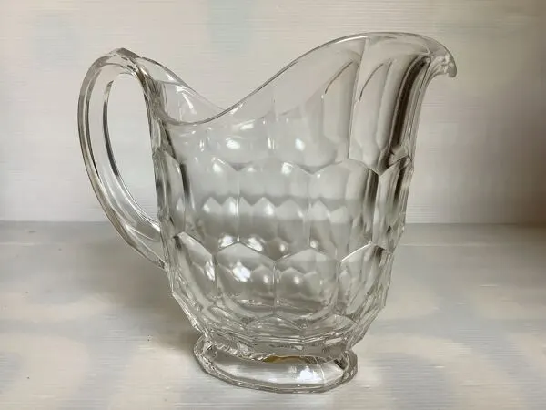 Illustration numéro 3 du produit Grand pichet broc ovale en verre