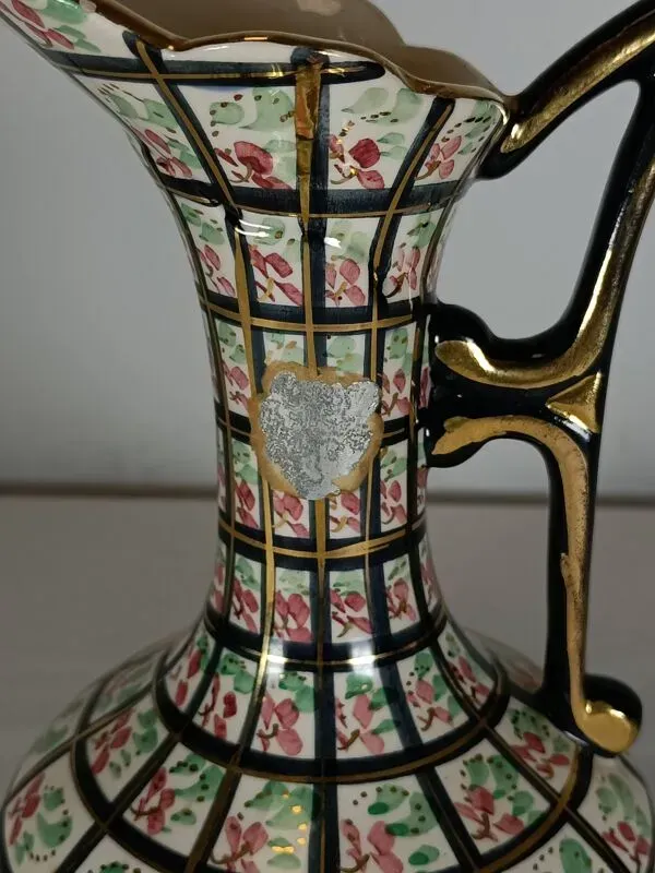 Illustration numéro 3 du produit Aiguière ancienne en faïence décor floral – XIXe siècle