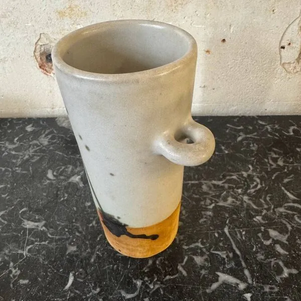 Illustration numéro 3 du produit Vase forme rouleau La Colombe, années 60