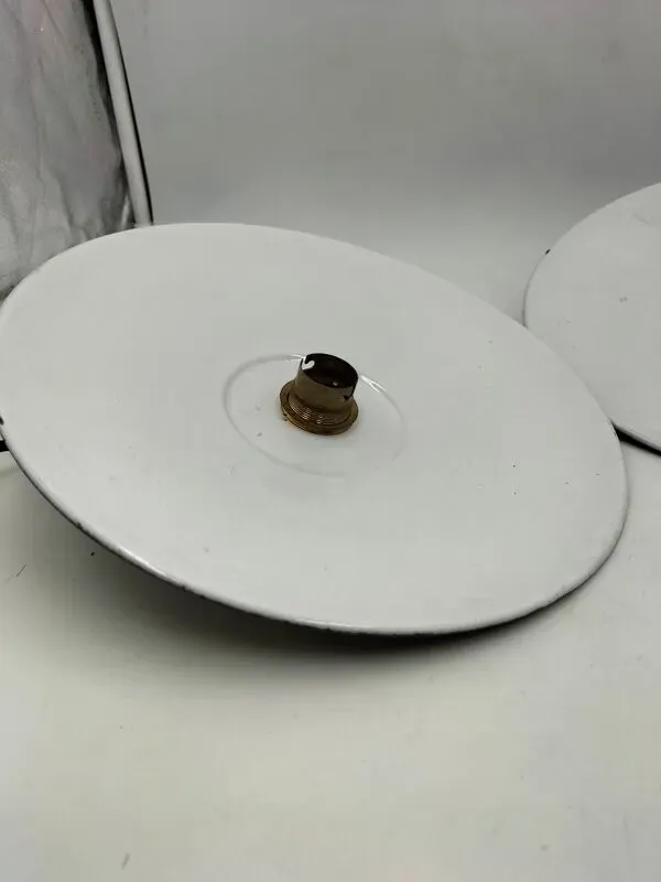 Illustration numéro 3 du produit Suspensions en tôles émaillées