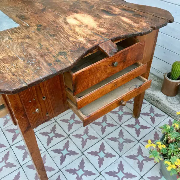 Illustration numéro 3 du produit Table de Joaillier