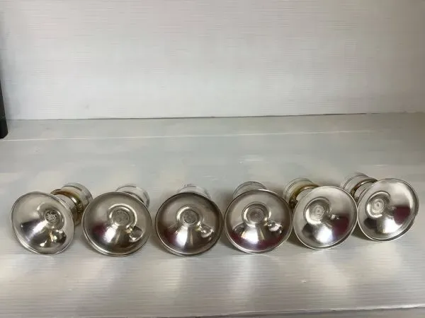 Illustration numéro 3 du produit 6 bougeoirs métal argenté