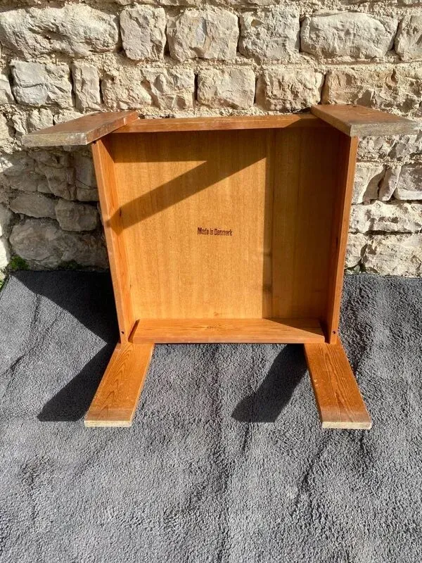 Illustration numéro 3 du produit Table basse en bois de pin