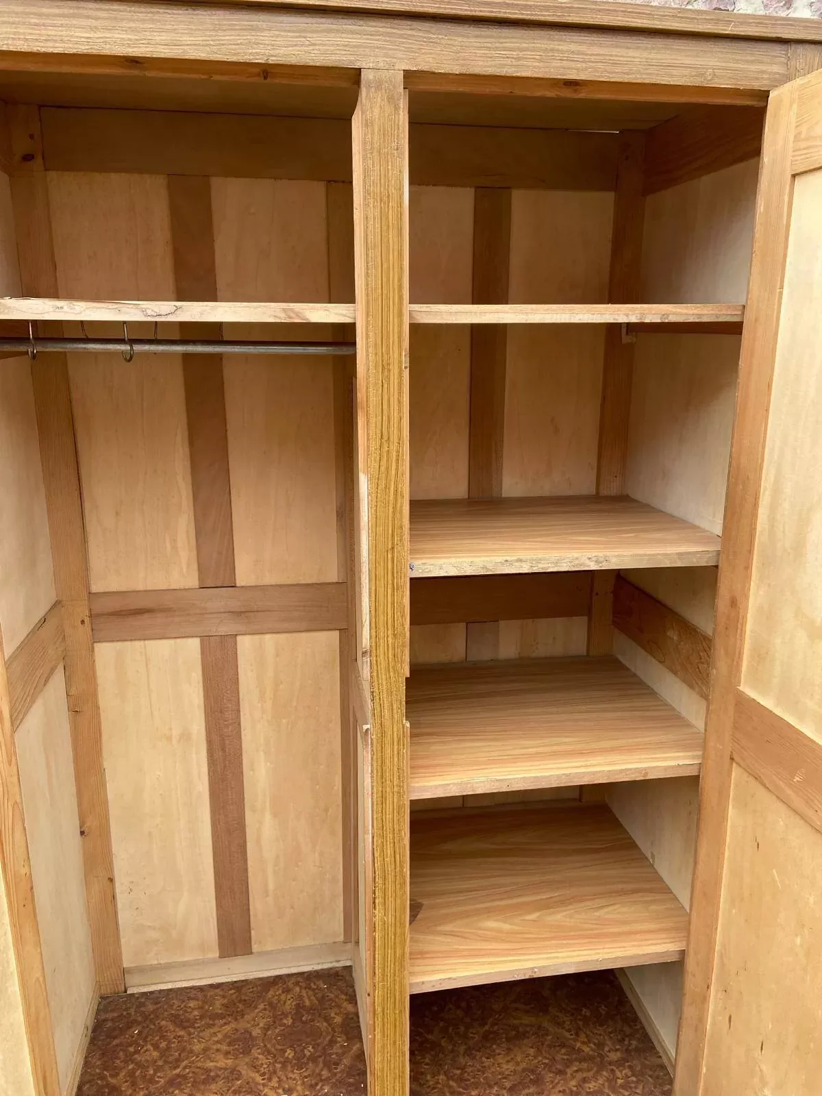 Illustration numéro 3 du produit Armoire Parisienne Placard vestiaire atelier bois Mid-century vintage scandinave 1950