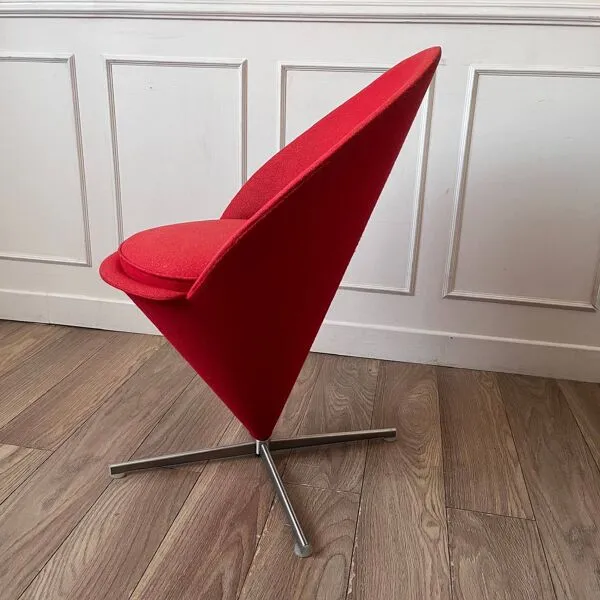 Illustration numéro 3 du produit Cone chair, de Verner Panton