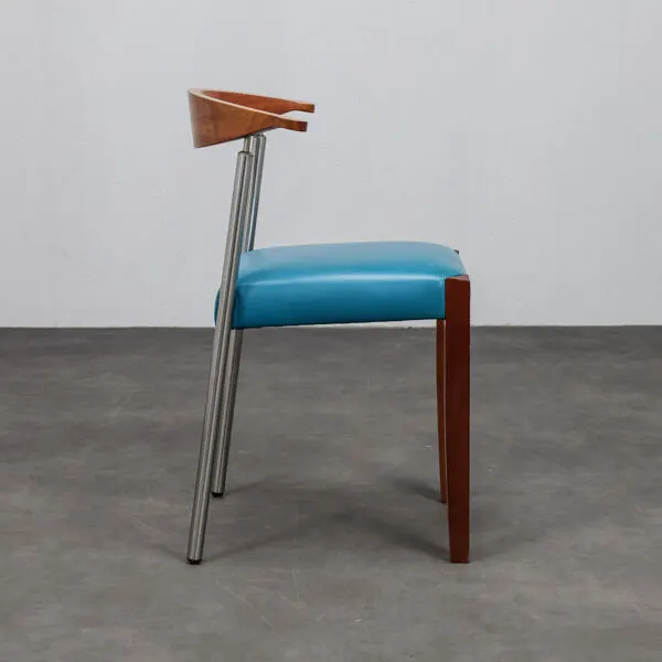 Illustration numéro 3 du produit Ensemble de 4 chaises de salle à manger en cuir postmodernes, Italie, années 1990.