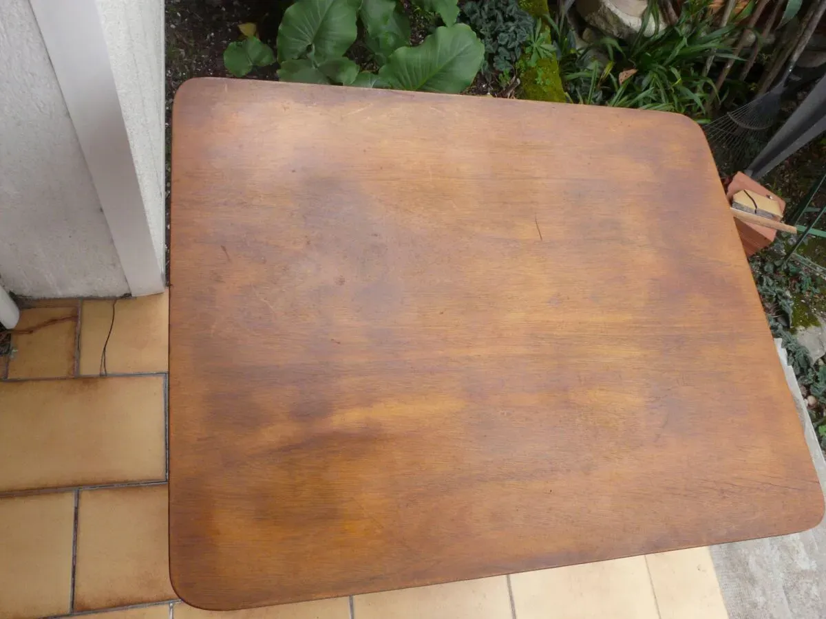 Illustration numéro 3 du produit Table en bois années 50 style industriel