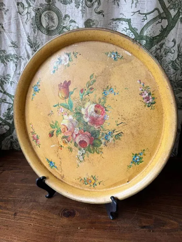 Illustration numéro 3 du produit Ancien et grand plateau en tôle peint/ fin XIXeme