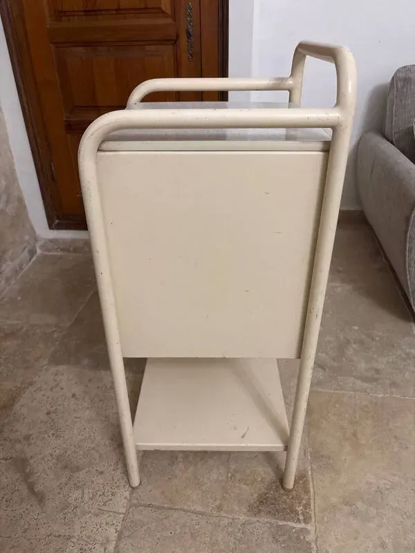 Illustration numéro 3 du produit Table de nuit