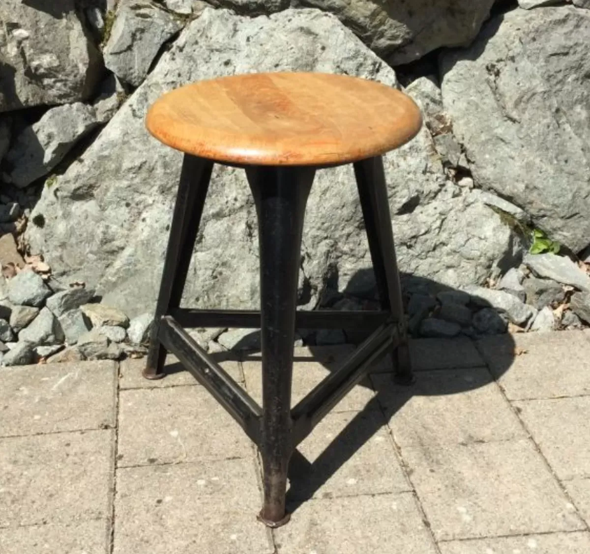 Illustration numéro 3 du produit Tabouret d'atelier