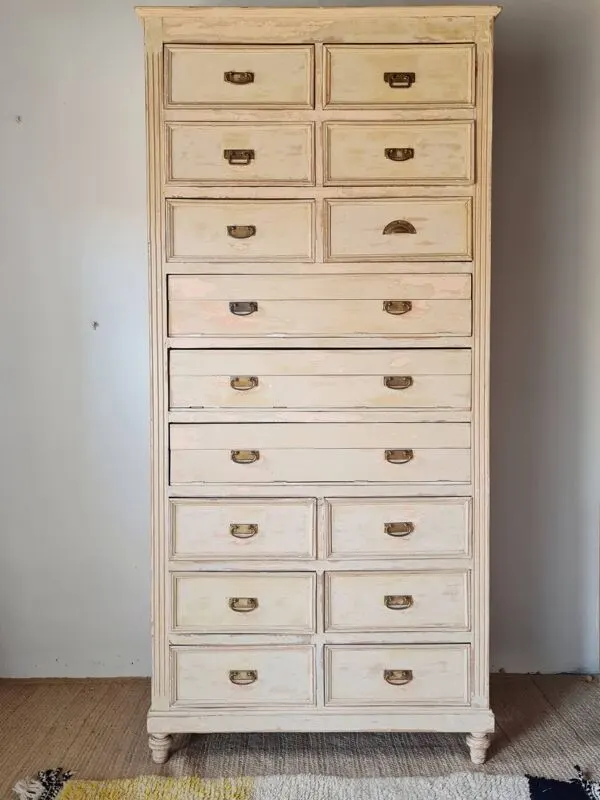 Illustration numéro 3 du produit Meuble de métier, de mercerie - commode haute patinée