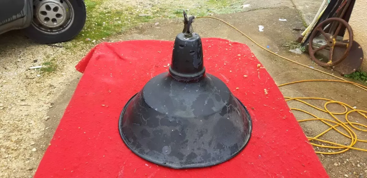 Illustration numéro 3 du produit Suspension industrielle en tole émaillée