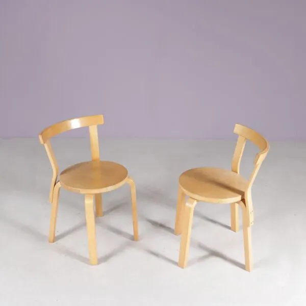 Illustration numéro 3 du produit Chaises en pin modèle 68 d'Alvar Aalto des années 1950, ensemble de 2.