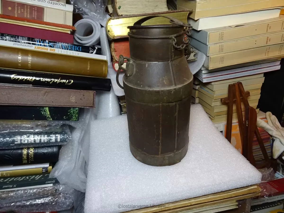 Illustration numéro 3 du produit Bidon à lait en fer apprenti compagnon XXe siècle