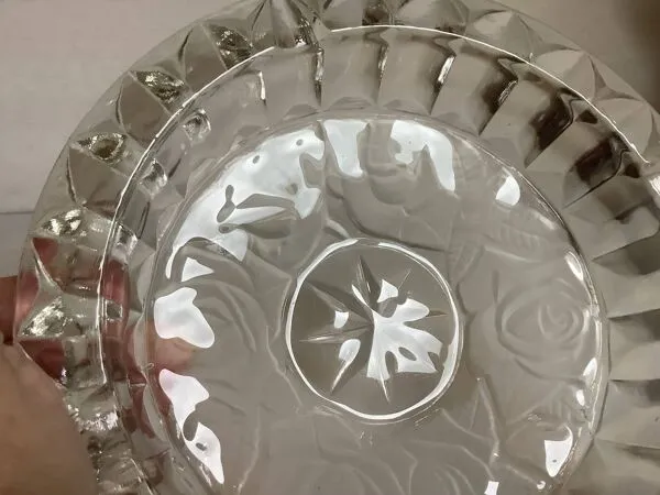 Illustration numéro 3 du produit Grand vide poche cendrier verre dépoli fleurs