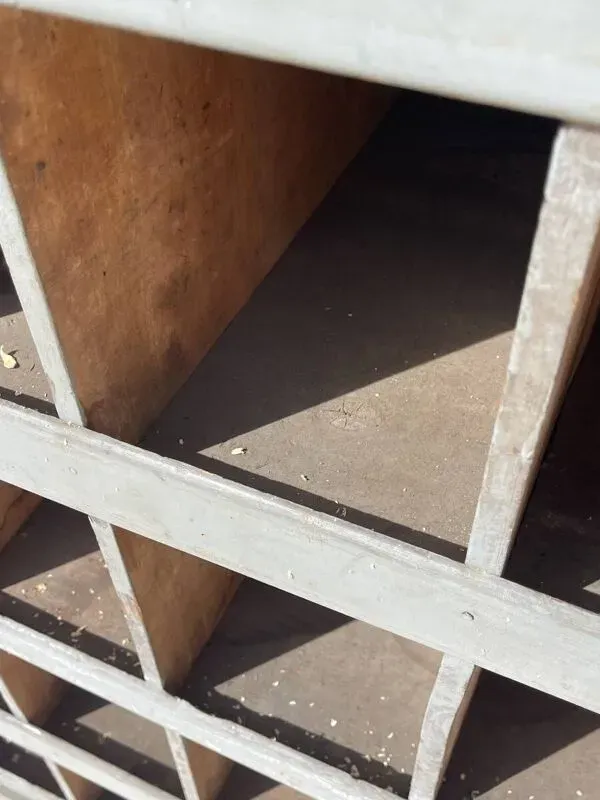 Illustration numéro 3 du produit Meuble de métier à casiers / meuble d’atelier