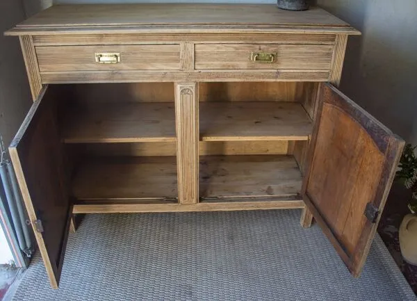 Illustration numéro 3 du produit Grand buffet vintage en chêne