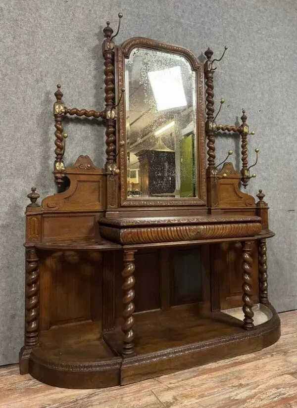 Illustration numéro 3 du produit Vestiaire porte manteaux de château style Renaissance en chêne vers 1850