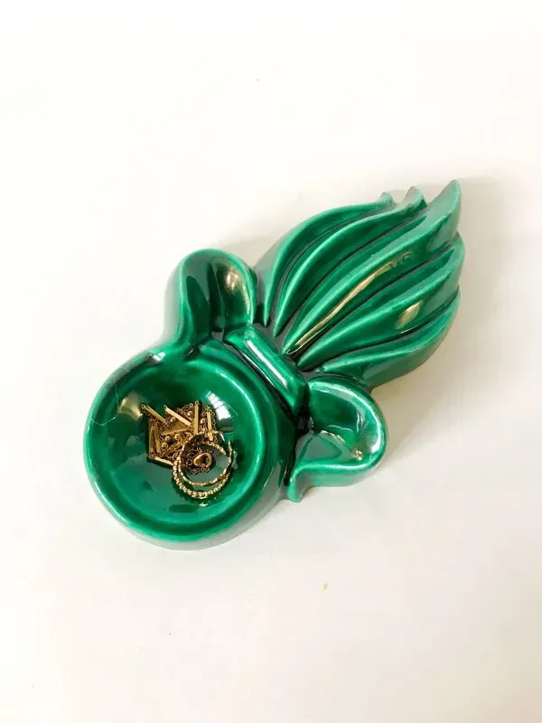 Illustration numéro 3 du produit cendrier en céramique vert et doré années 60