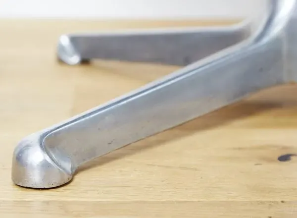 Illustration numéro 3 du produit Chaise pivotante Oswaldo Borsani P125 pour Tecno Milano