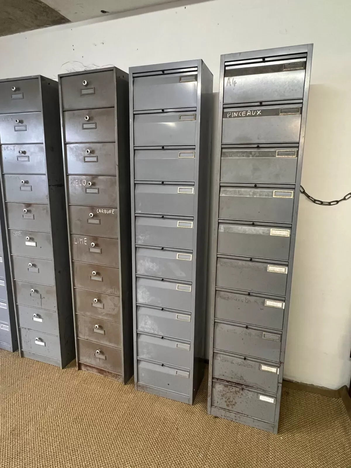 Illustration numéro 3 du produit Lot de 5 meubles métal à clapets industriel