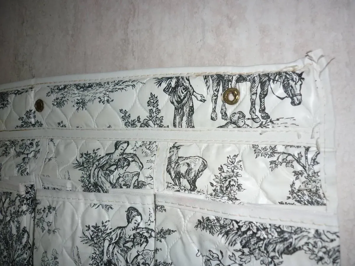 Illustration numéro 3 du produit Rangement mural à soufflets