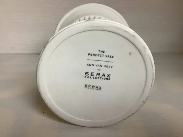 Illustration numéro 3 du produit Vase style biscuit Serax design Ann Van Hoey