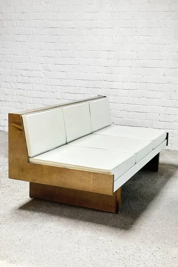 Illustration numéro 3 du produit Ensemble de canapés de salon moderniste français en cuir blanc, années 1950