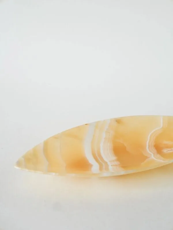 Illustration numéro 3 du produit Vide-poche ovoïde en travertin, design, 1970