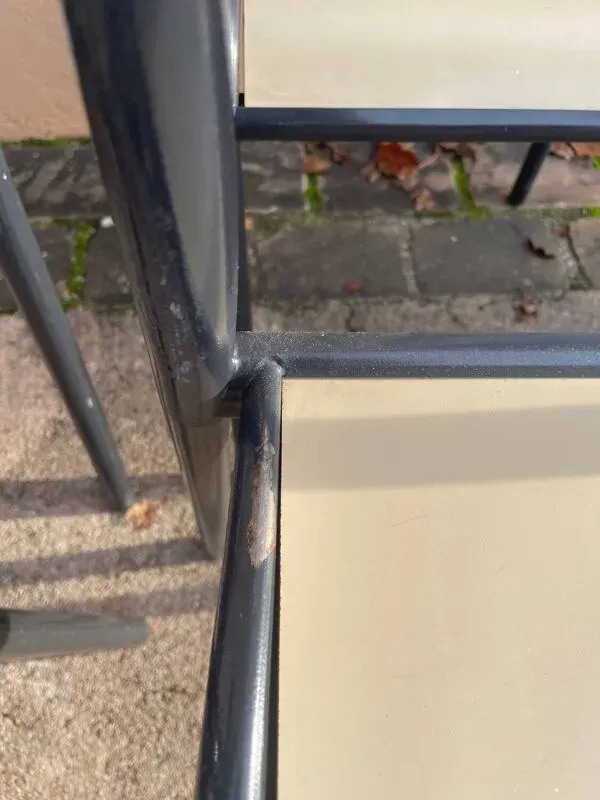 Illustration numéro 3 du produit 6 chaises d’écolier