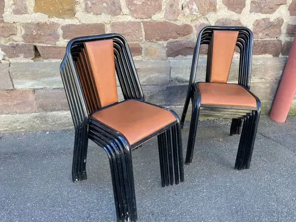 Illustration numéro 3 du produit Chaise d'école vintage simili cuir 1960