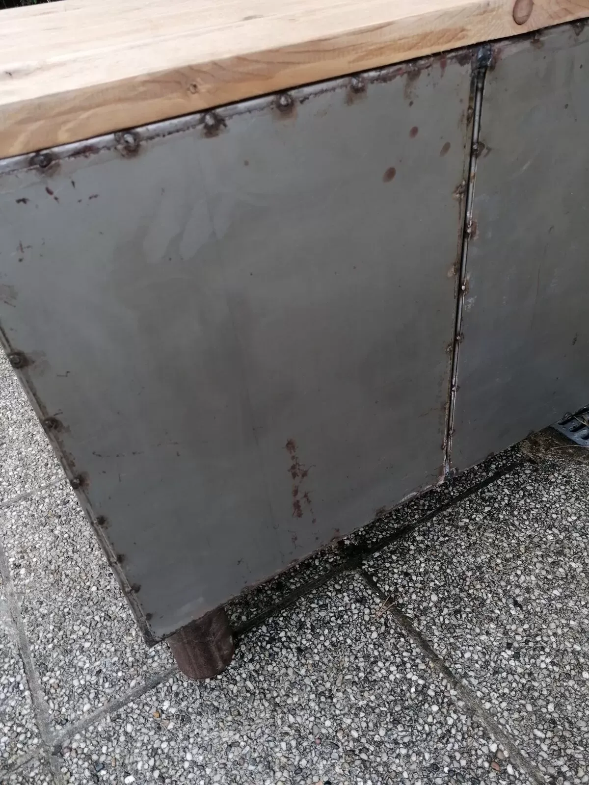 Illustration numéro 3 du produit Établi d'atelier ancien, vintage, métal et bois