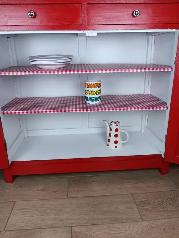 Illustration numéro 3 du produit Meuble de métier , buffet parisien en tôle émaillé rouge et blanc