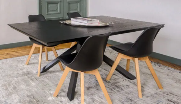 Illustration numéro 3 du produit Table à manger style industrielle en bois et métal noir