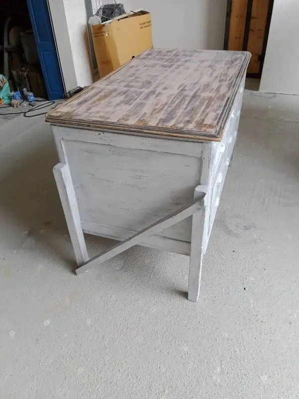 Illustration numéro 3 du produit Meuble de métier